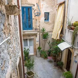 https://lungomare-elio-vittorini.sicilyhotelsitaly.net